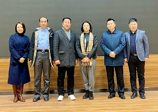 錦州市政協(xié)副主席、工商聯(lián)主席王秀錦蒞臨濱海電商基地考察調(diào)研
